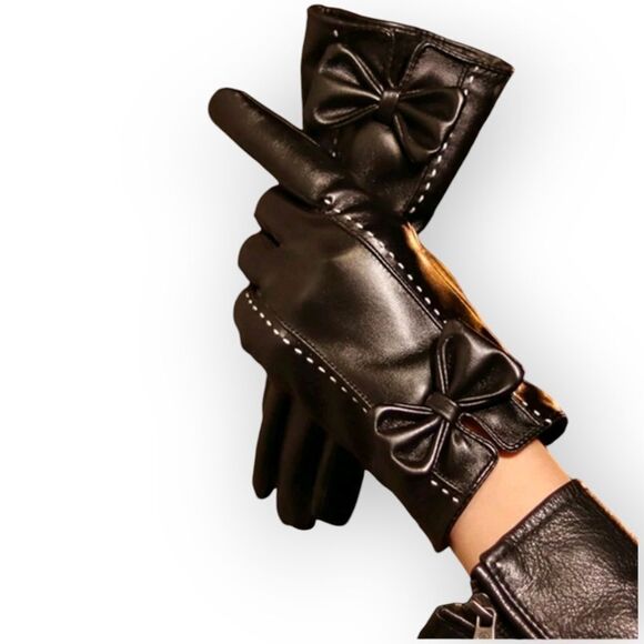 SALE Black Vegan Leather Winter Gloves Feminine Bow Design - Picture 4 of 7